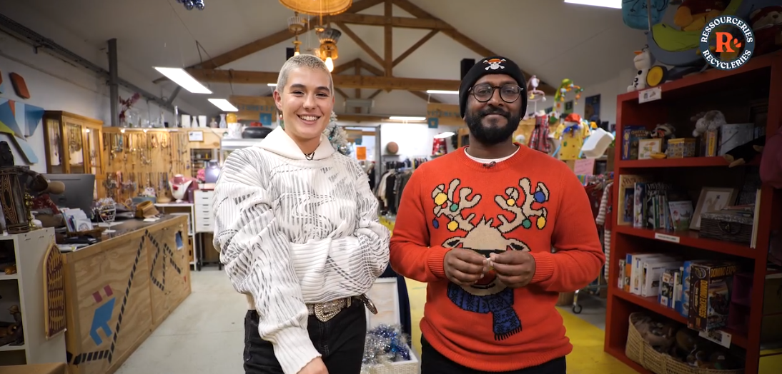 Vidéo : Le défi de trouver des cadeaux de Noël en ressourcerie